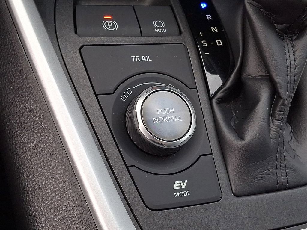 Used 2020 Toyota RAV4 XSE image 21