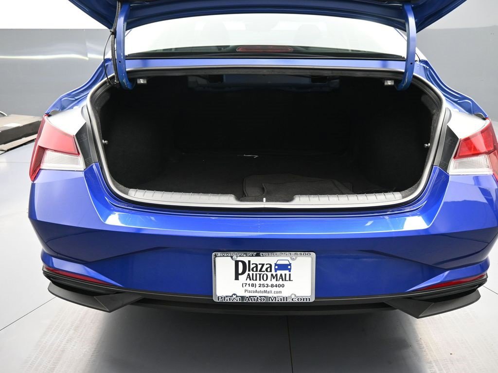 Certified 2023 Hyundai Elantra SE w/ Cargo Package image 21