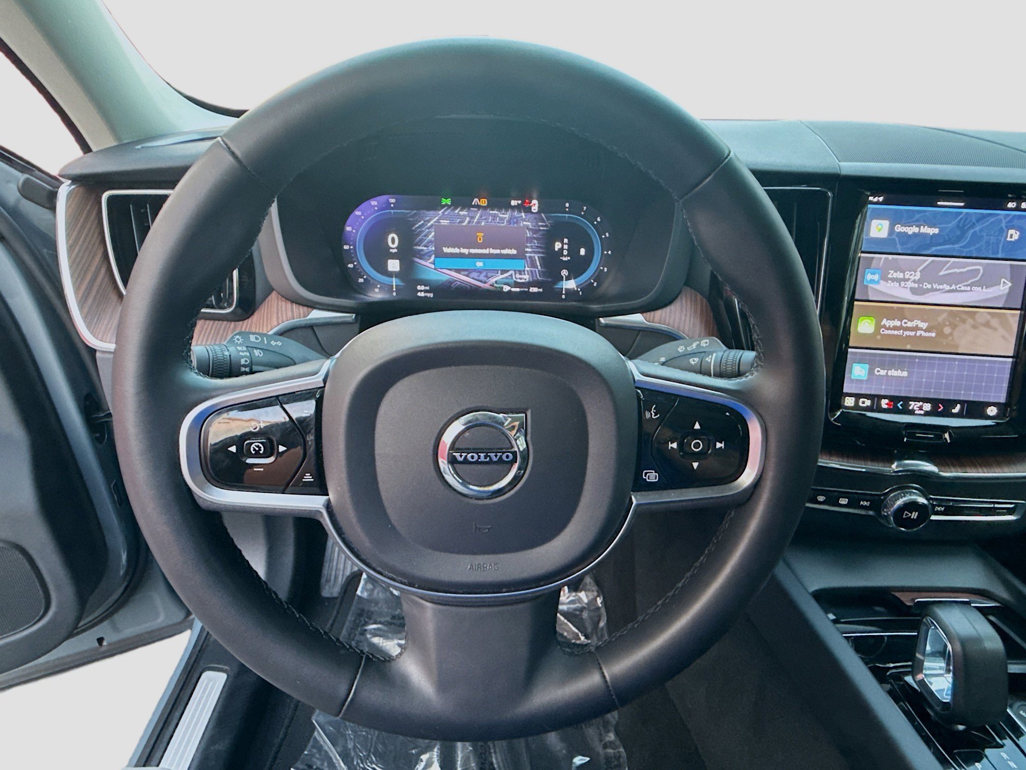 Used 2024 Volvo XC60 B5 Plus image 8