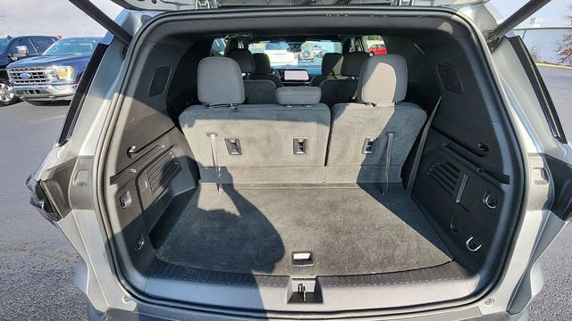 Used 2024 Chevrolet Traverse LT image 28