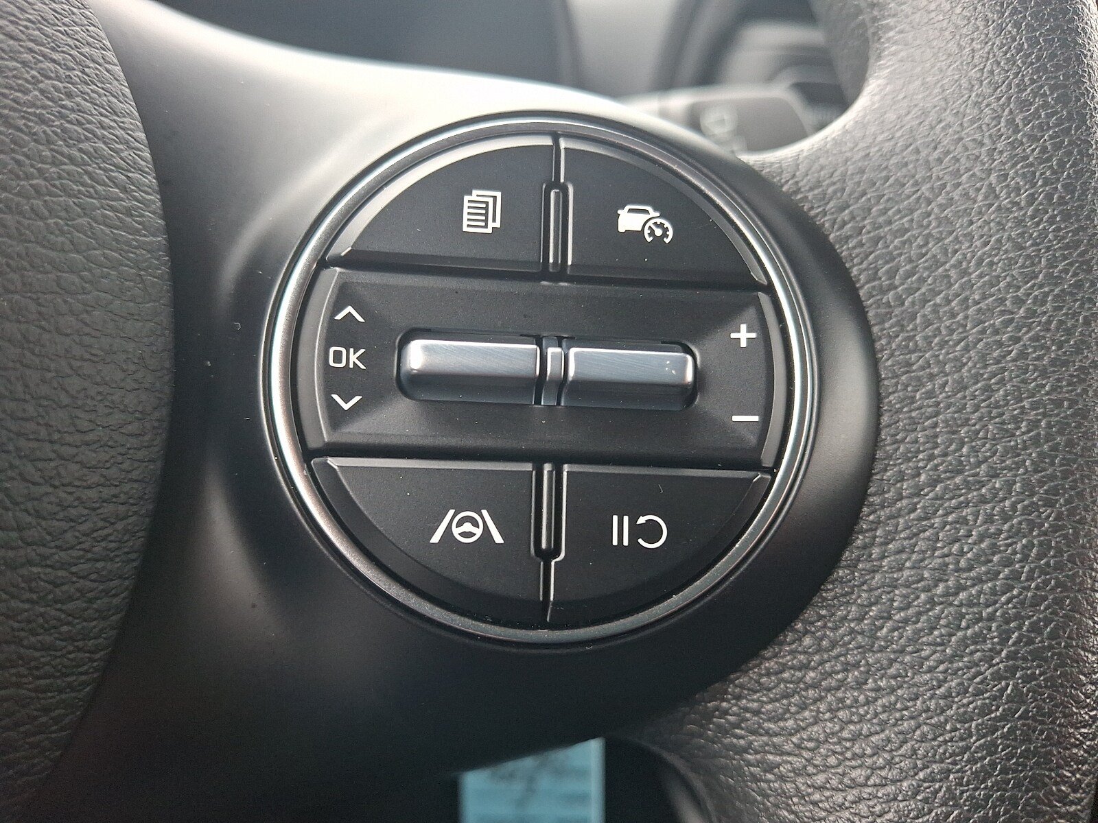 Used 2025 Kia Soul LX w/ LX Technology Package FWD image 21