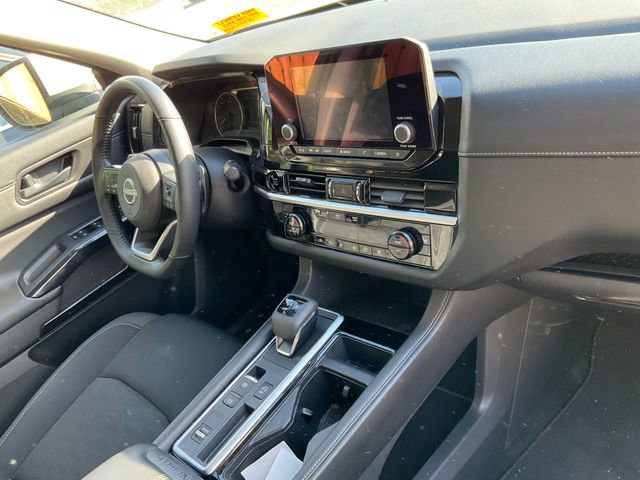 Used 2025 Nissan Pathfinder SV image 10