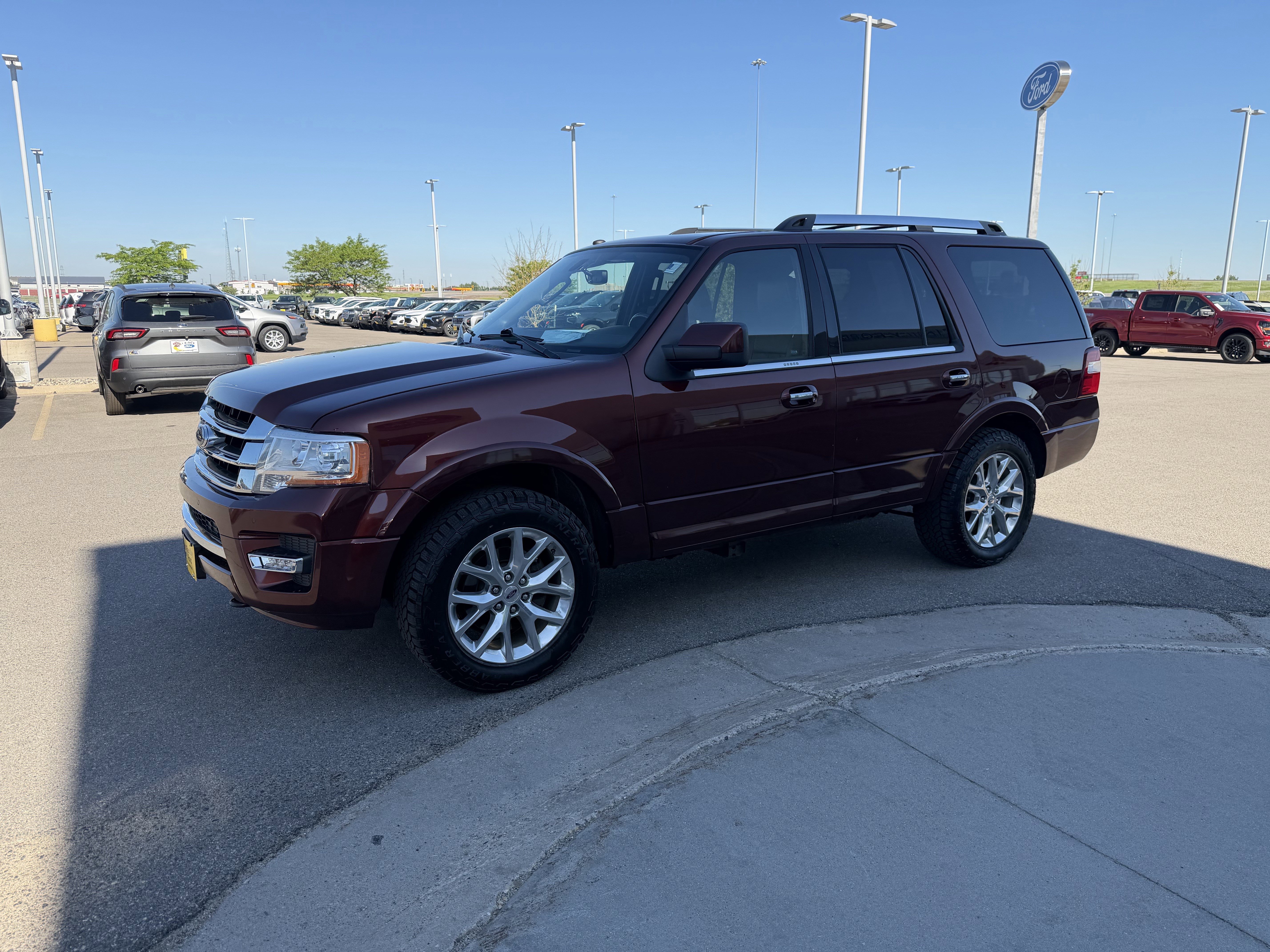 Used 2017 Ford Expedition Limited w/ Equipment Group 301A AWD/4WD image 3