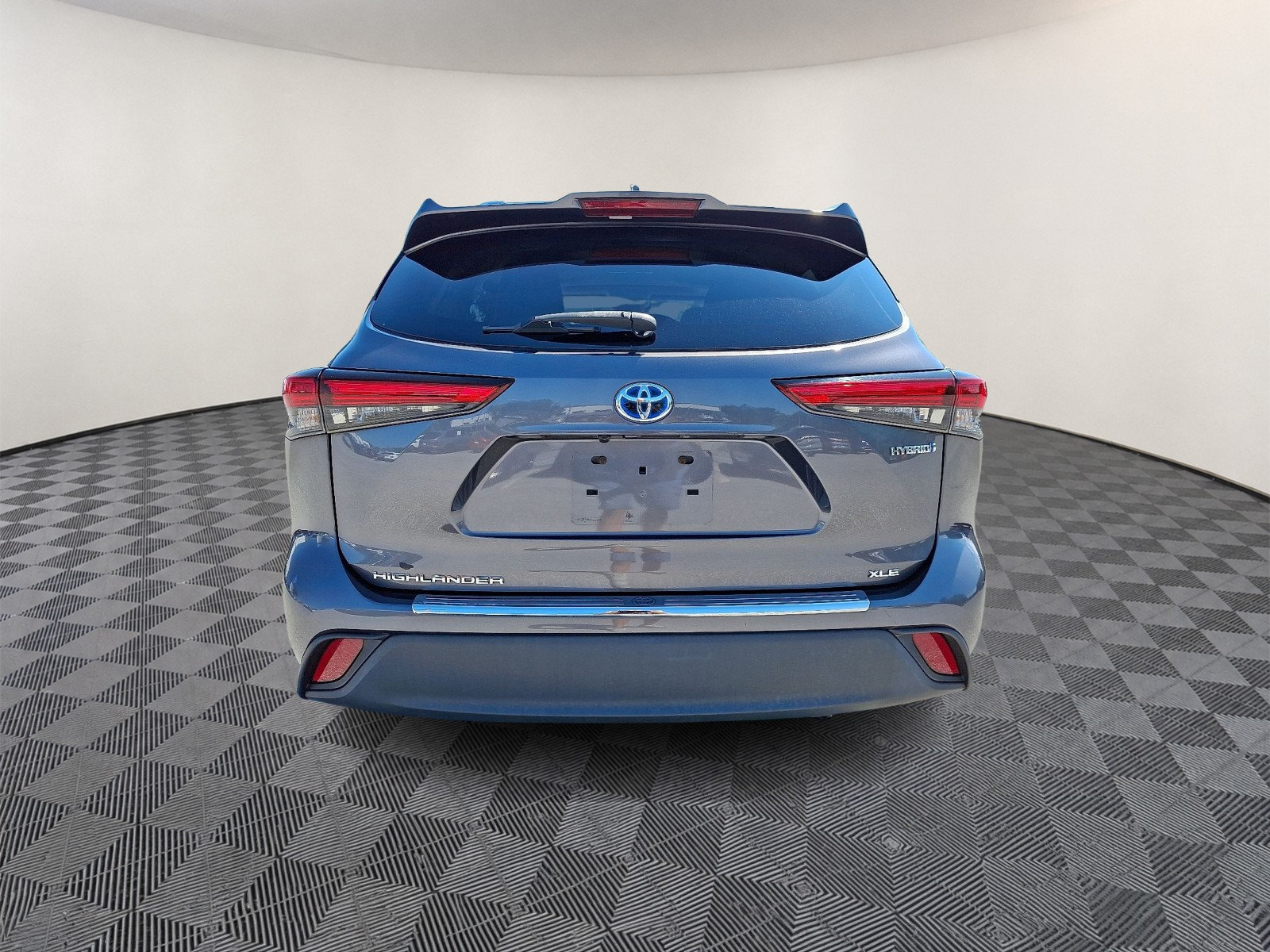 Used 2020 Toyota Highlander XLE AWD/4WD image 5