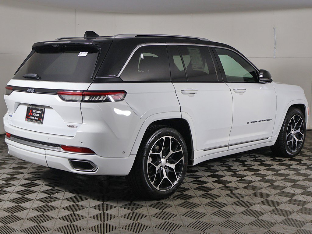 Used 2022 Jeep Grand Cherokee Summit AWD/4WD image 13