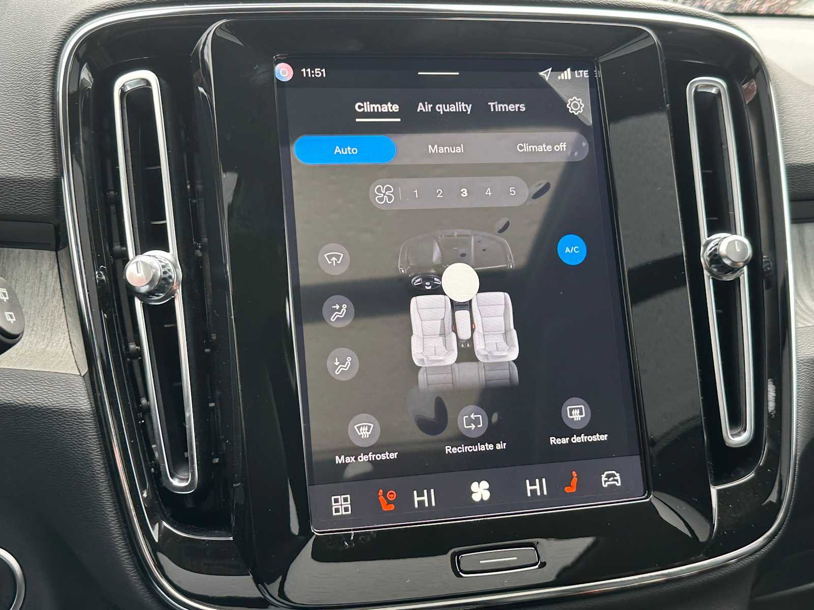 New 2026 Volvo XC40 B5 Ultra w/ Climate Package image 28