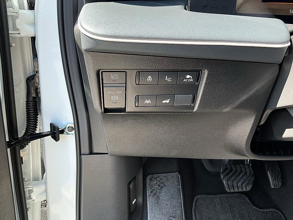 New 2026 Nissan Leaf Platinum+ w/ Cargo Package (Platinum+) image 13