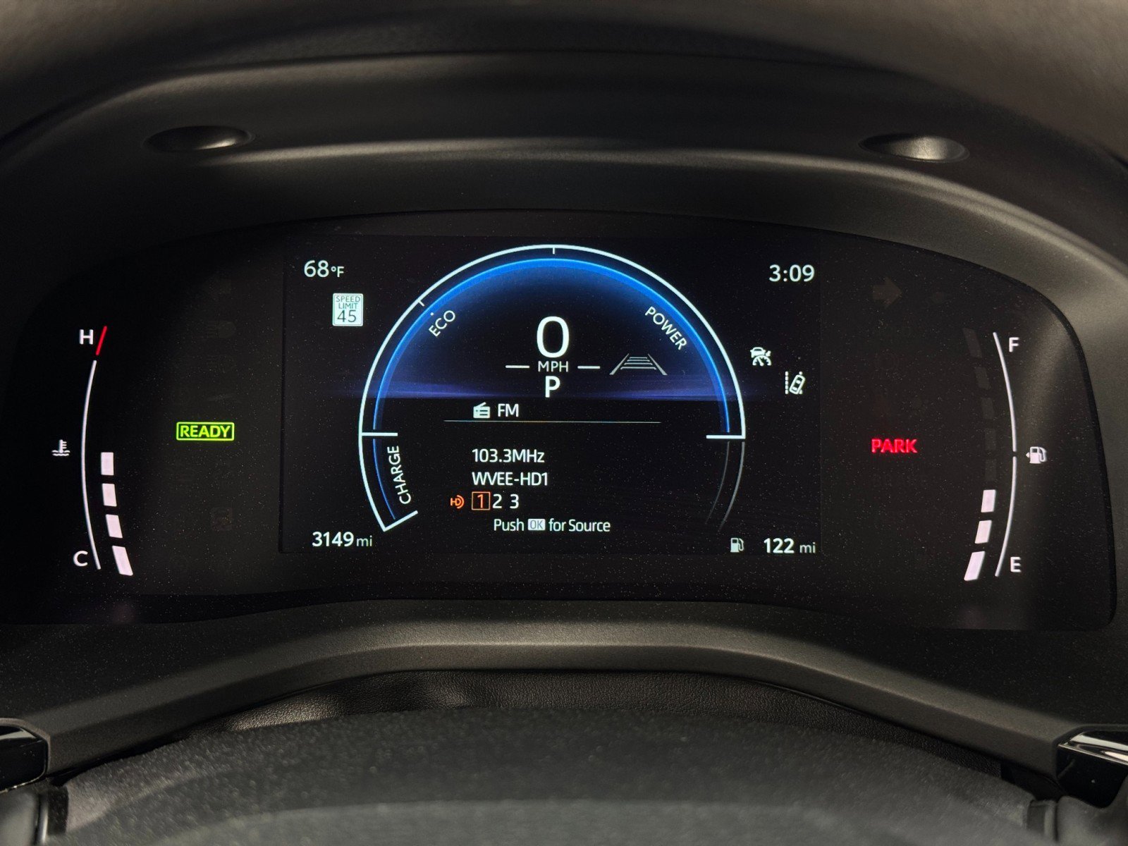 Used 2025 Toyota Camry LE image 17