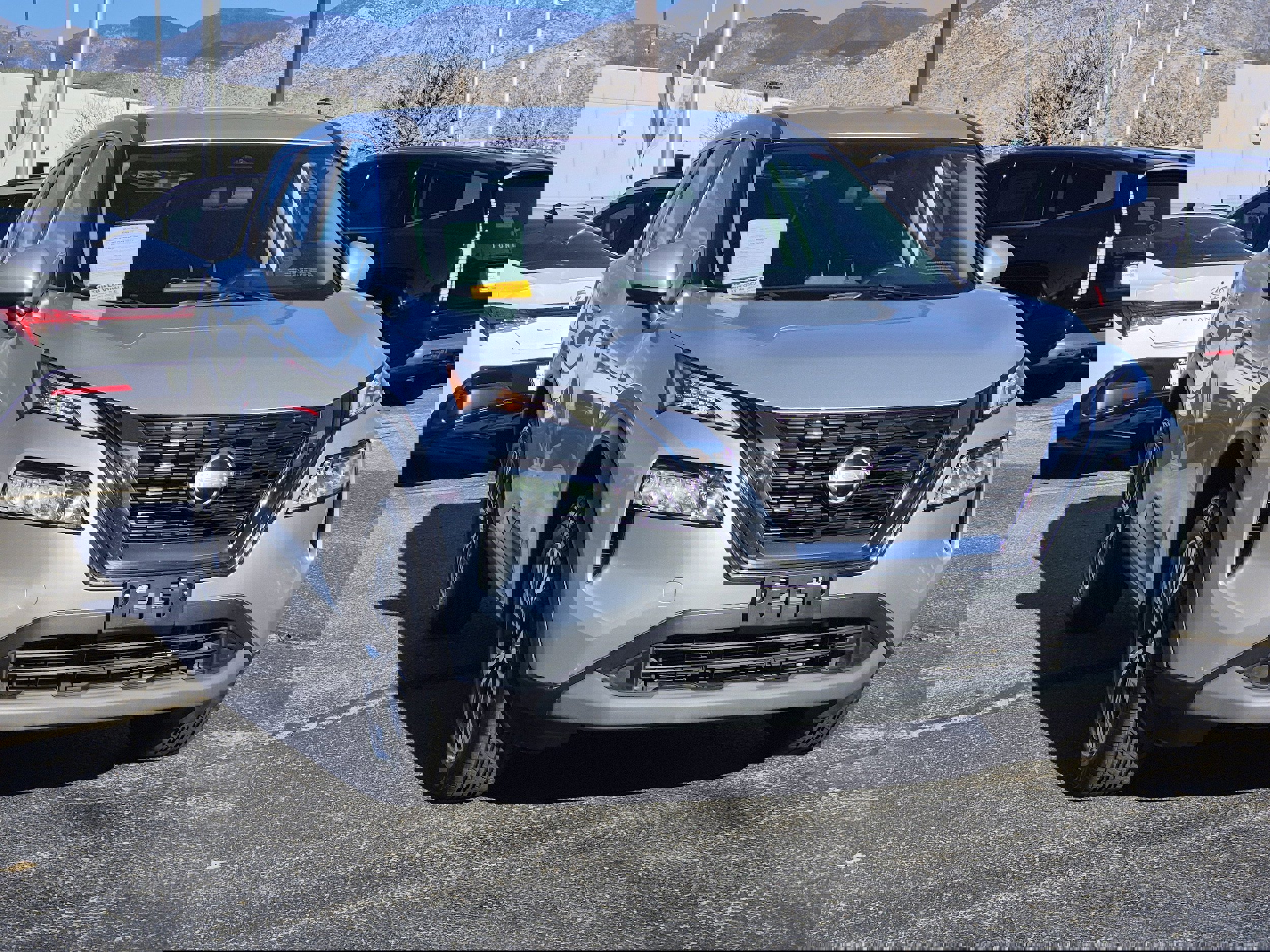 Used 2023 Nissan Rogue SV image 4