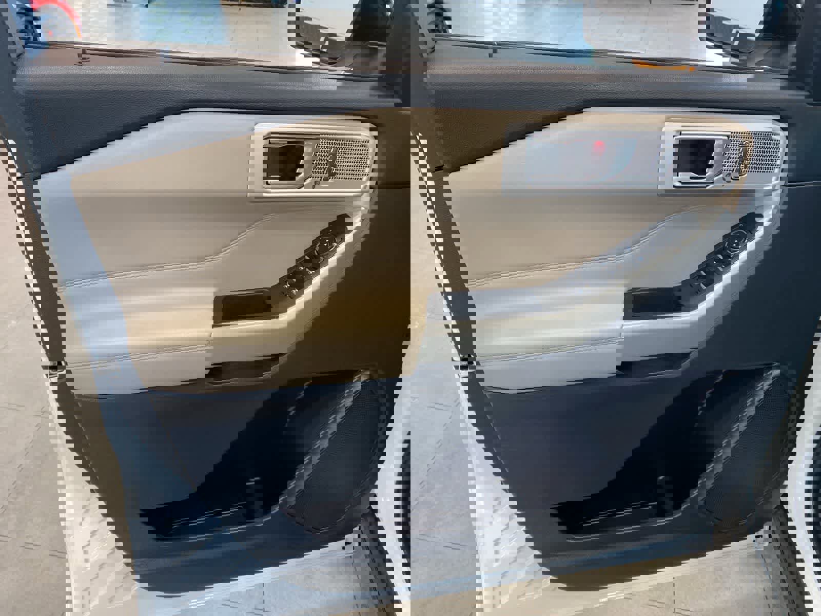 Used 2021 Ford Explorer Limited image 17