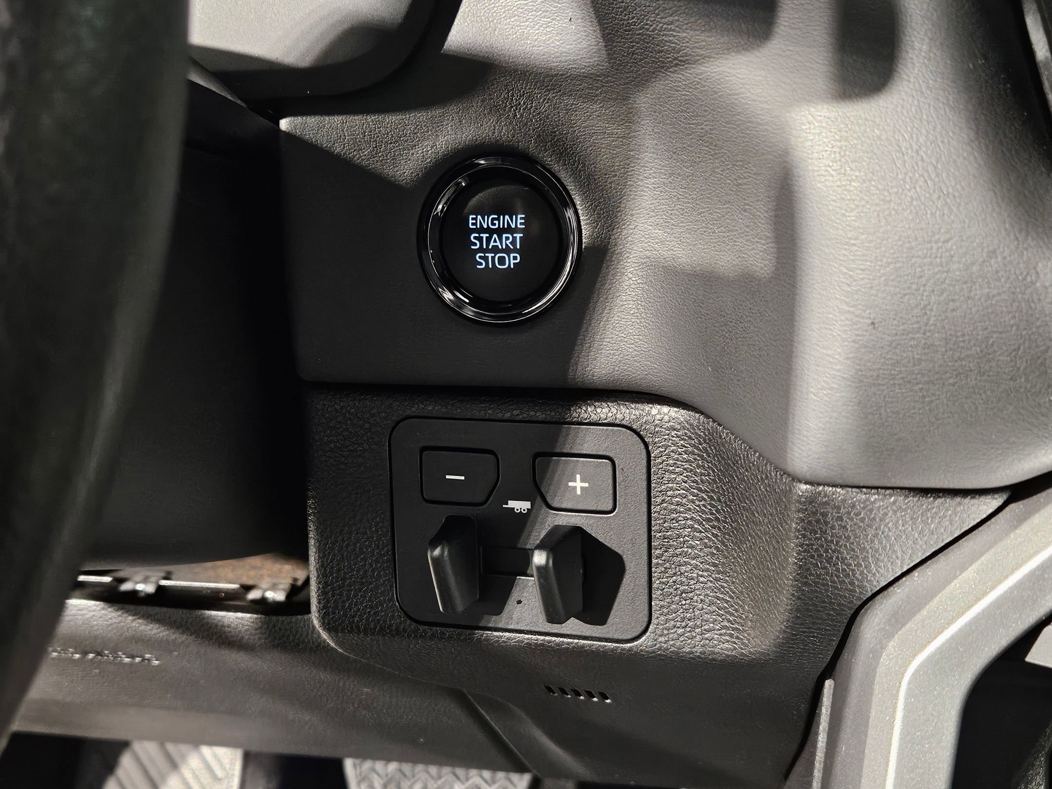 Used 2025 Toyota Tundra Platinum image 34