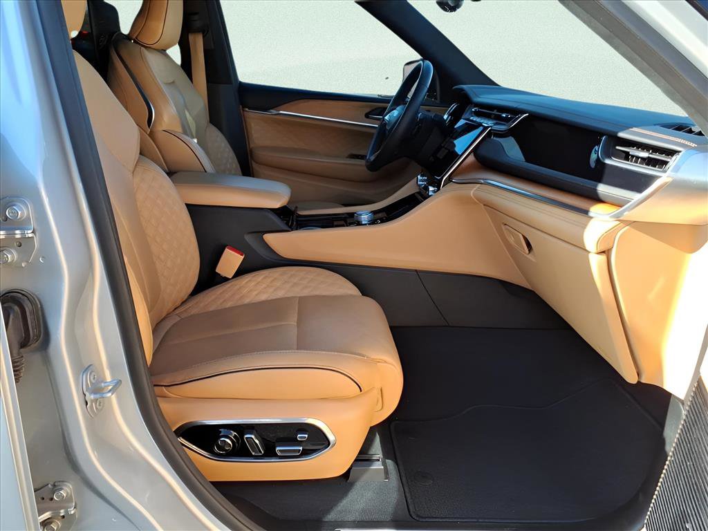 Used 2023 Jeep Grand Cherokee L Summit image 16