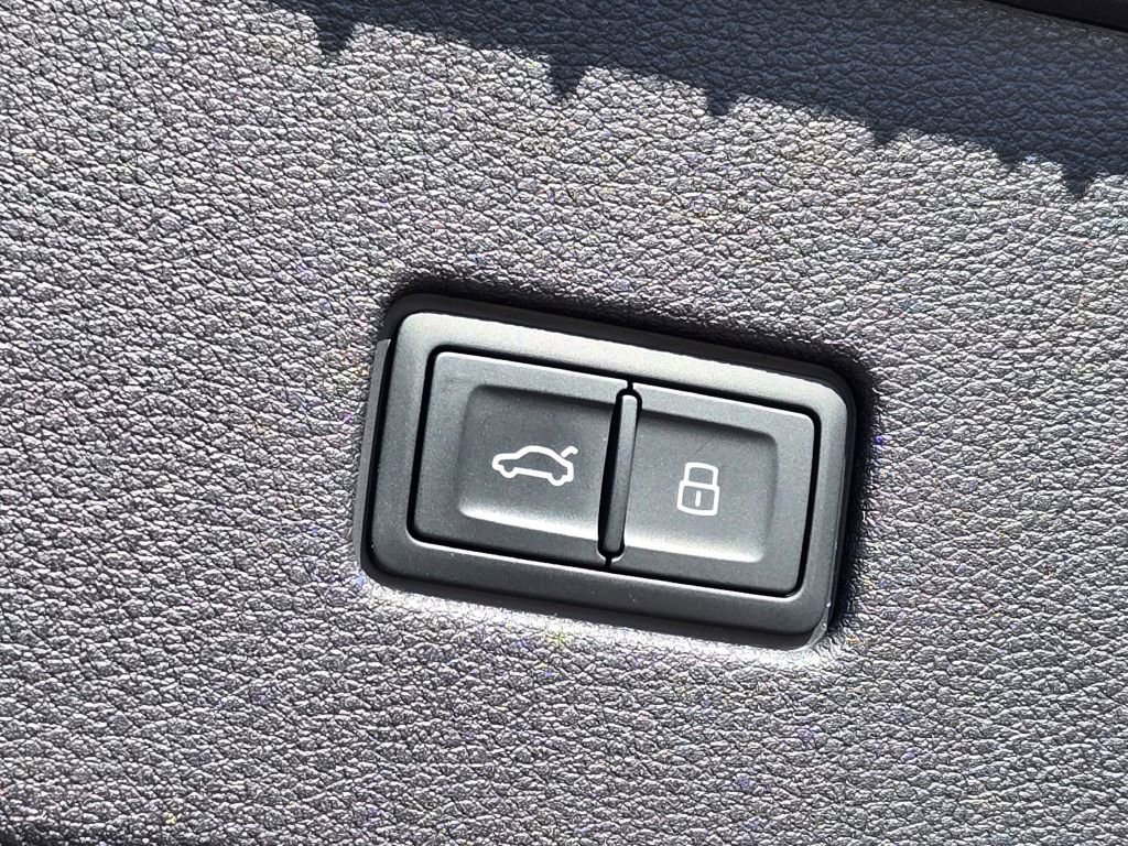 Used 2025 Audi RS Q8 performance image 16