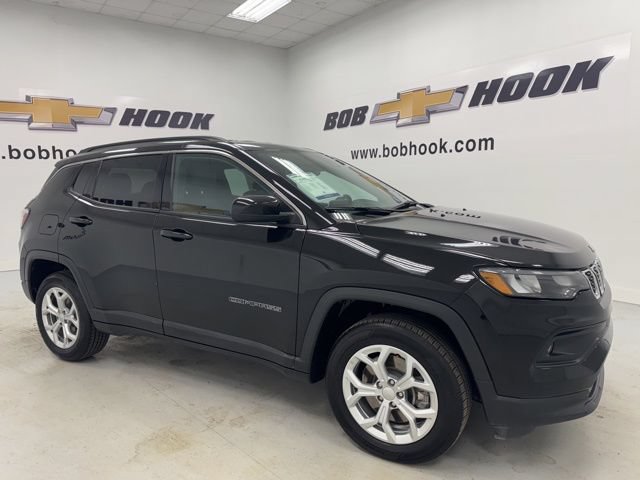 Used 2024 Jeep Compass Latitude AWD/4WD image 3