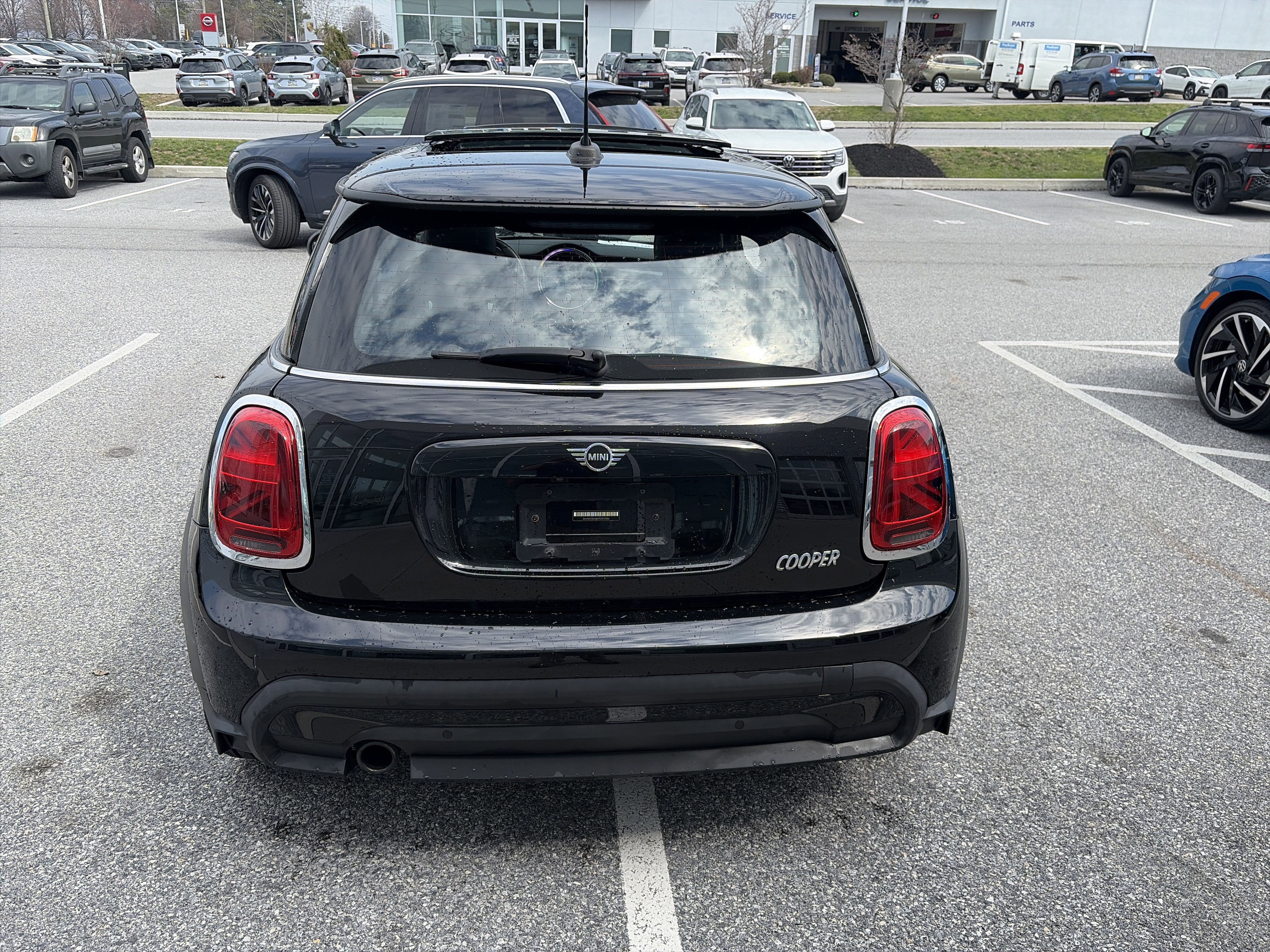 Used 2022 MINI Cooper 2-Door Hardtop image 5