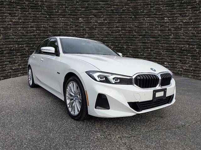 Used 2023 BMW 330e image 2