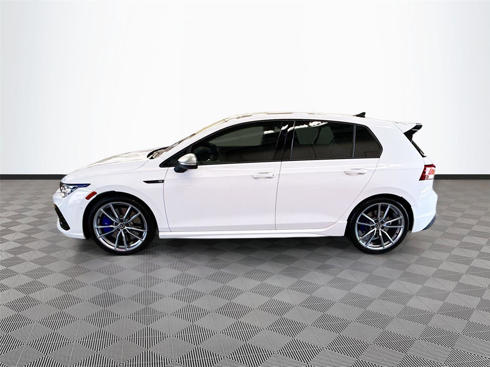 Used 2024 Volkswagen Golf R w/ MDO Package AWD/4WD image 4