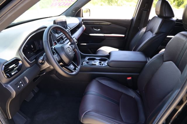 Certified 2025 Honda Pilot Black Edition image 10