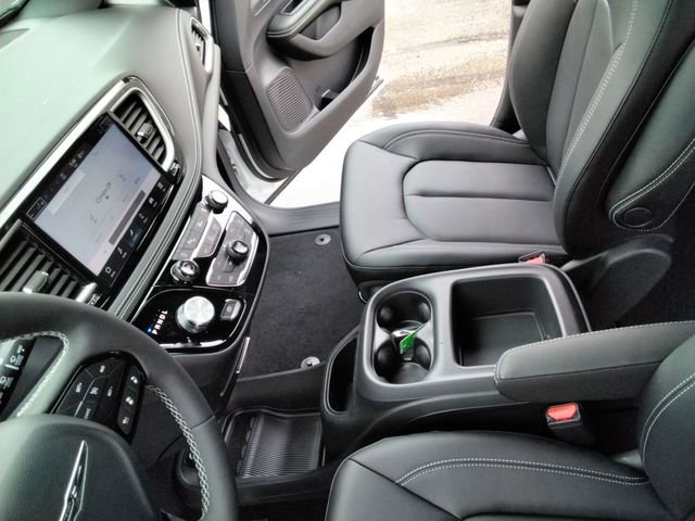 New 2026 Chrysler Pacifica Select AWD/4WD image 23