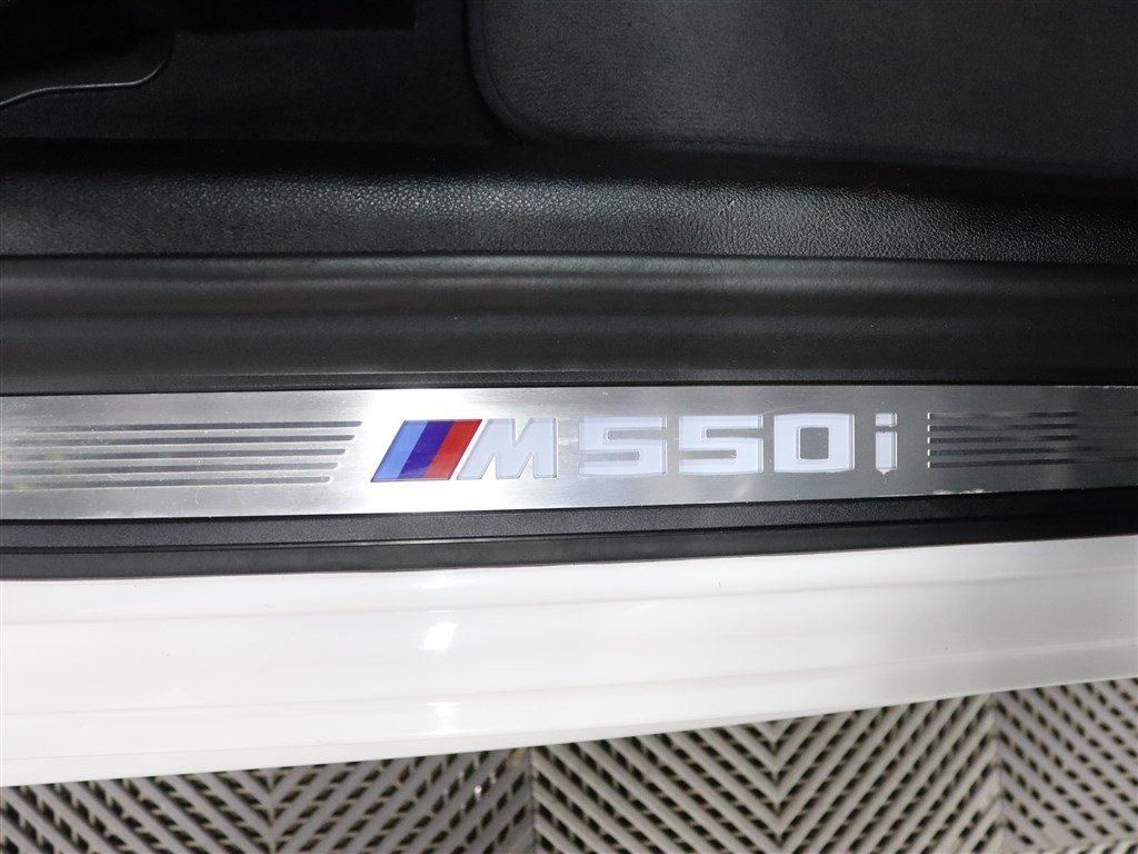 Used 2021 BMW M550i xDrive w/ Executive Package AWD/4WD image 35