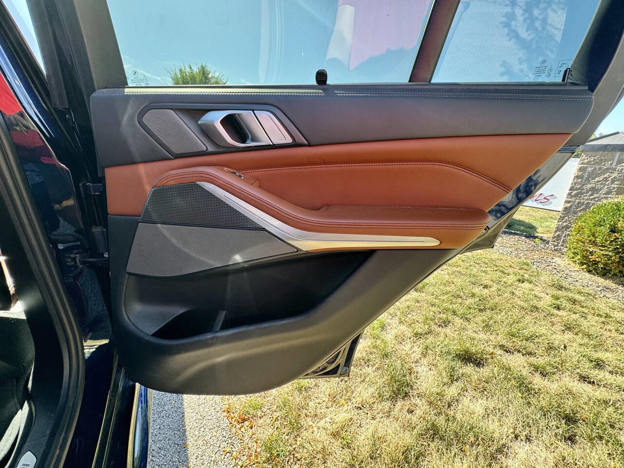 Used 2021 BMW X5 M50i w/ Executive Package image 21