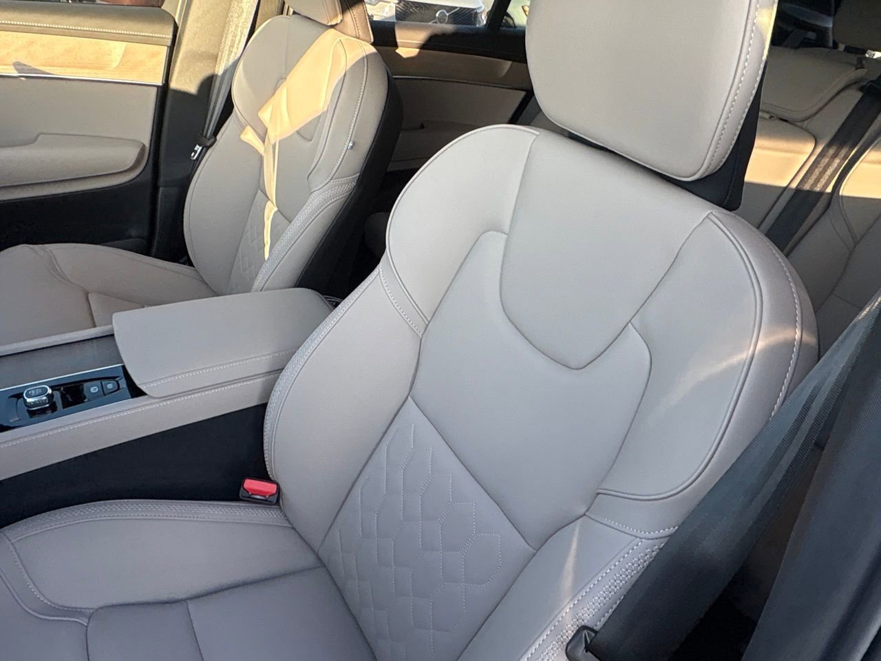 New 2026 Volvo XC90 B6 Plus image 18