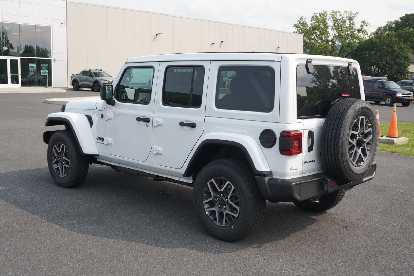 New 2025 Jeep Wrangler Unlimited Sahara AWD/4WD image 14