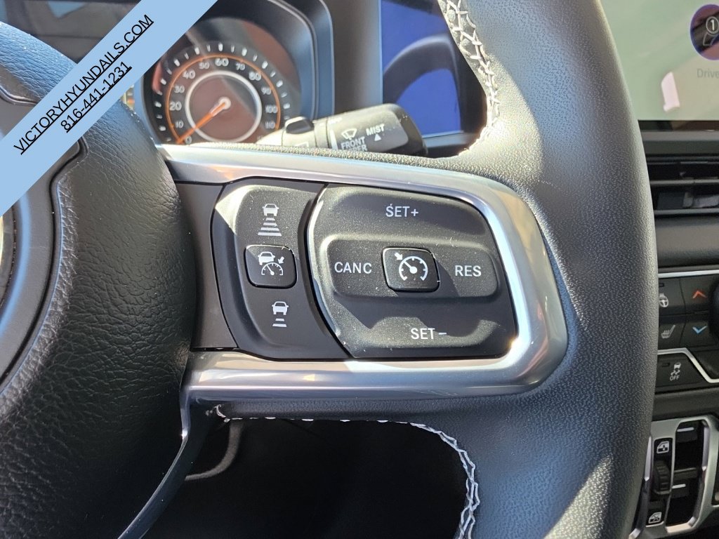 Used 2025 Jeep Wrangler Unlimited Sahara AWD/4WD image 23