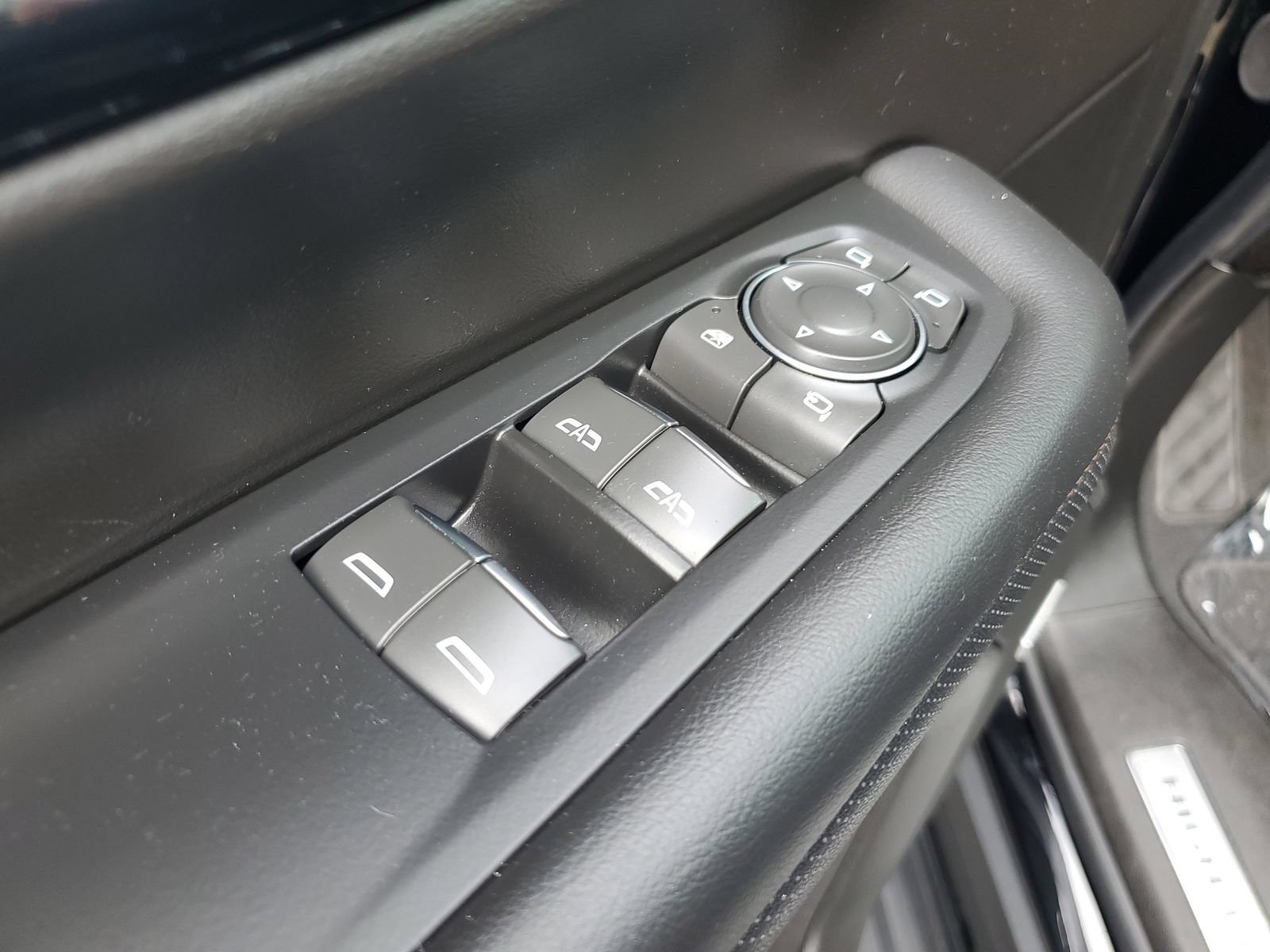 Used 2025 Chevrolet Tahoe High Country AWD/4WD image 21
