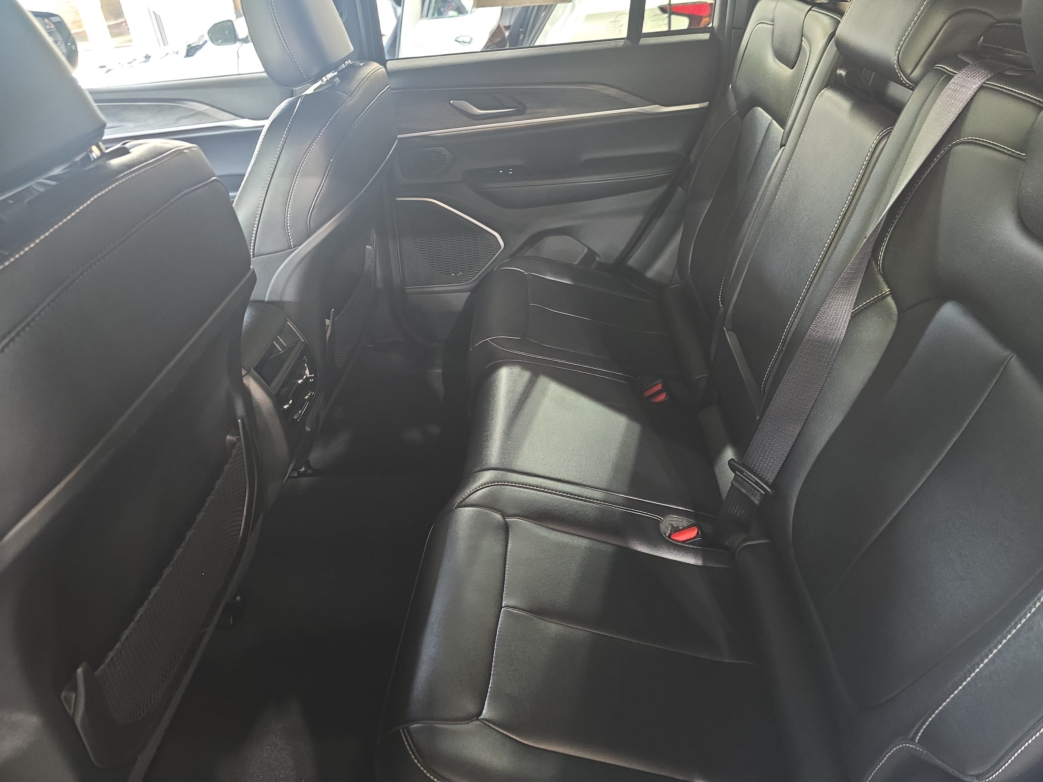Used 2024 Jeep Grand Cherokee Limited 4xe AWD/4WD image 14