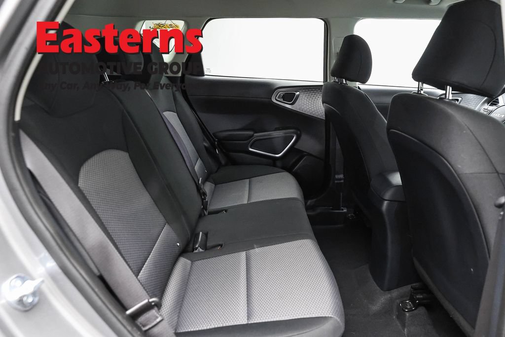 Used 2025 Kia Soul LX w/ LX Technology Package FWD image 22