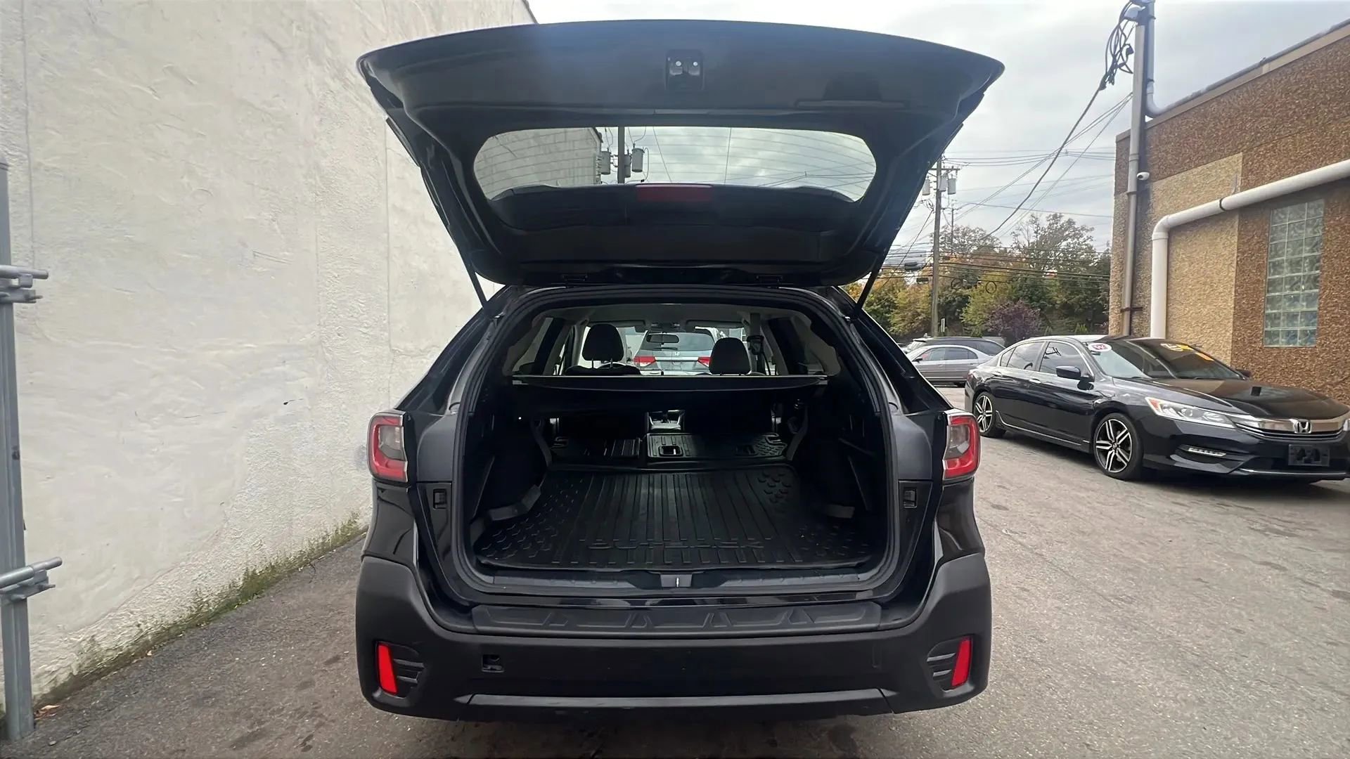 Used 2020 Subaru Outback Premium image 9