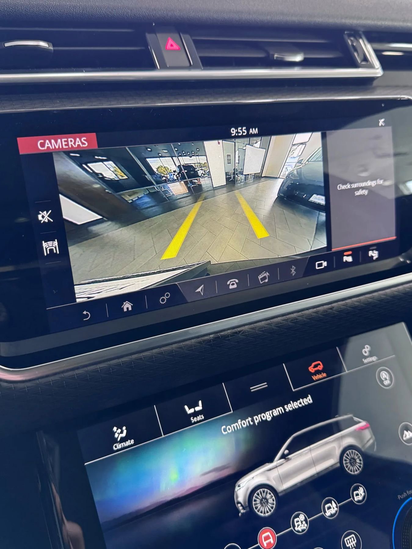 Used 2019 Land Rover Range Rover Velar R-Dynamic SE image 31