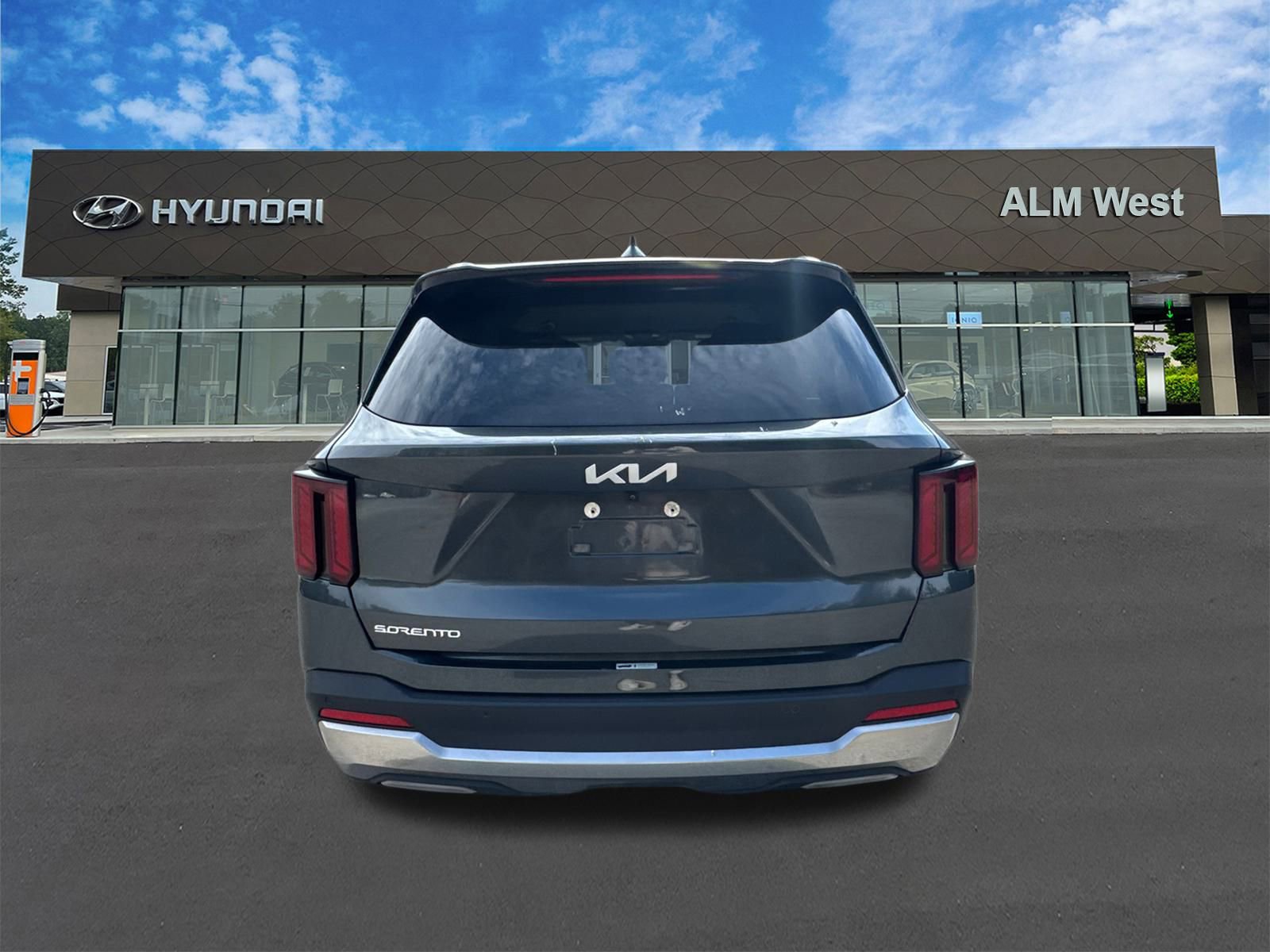 Used 2024 Kia Sorento S image 6