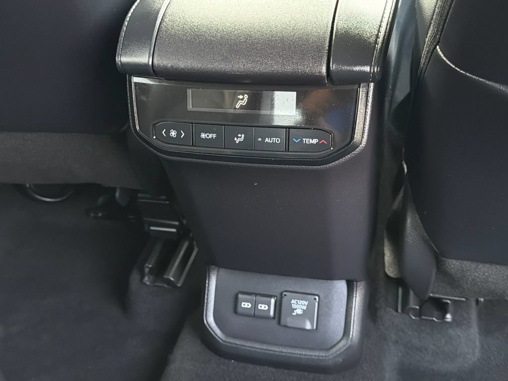 Used 2023 Toyota Highlander Limited AWD/4WD image 20