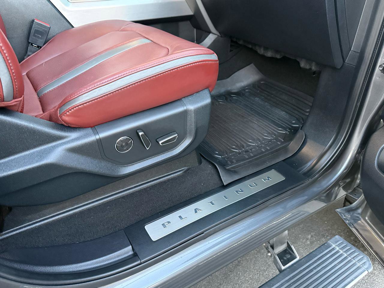 Used 2021 Ford F250 Platinum w/ FX4 Off-Road Package image 31