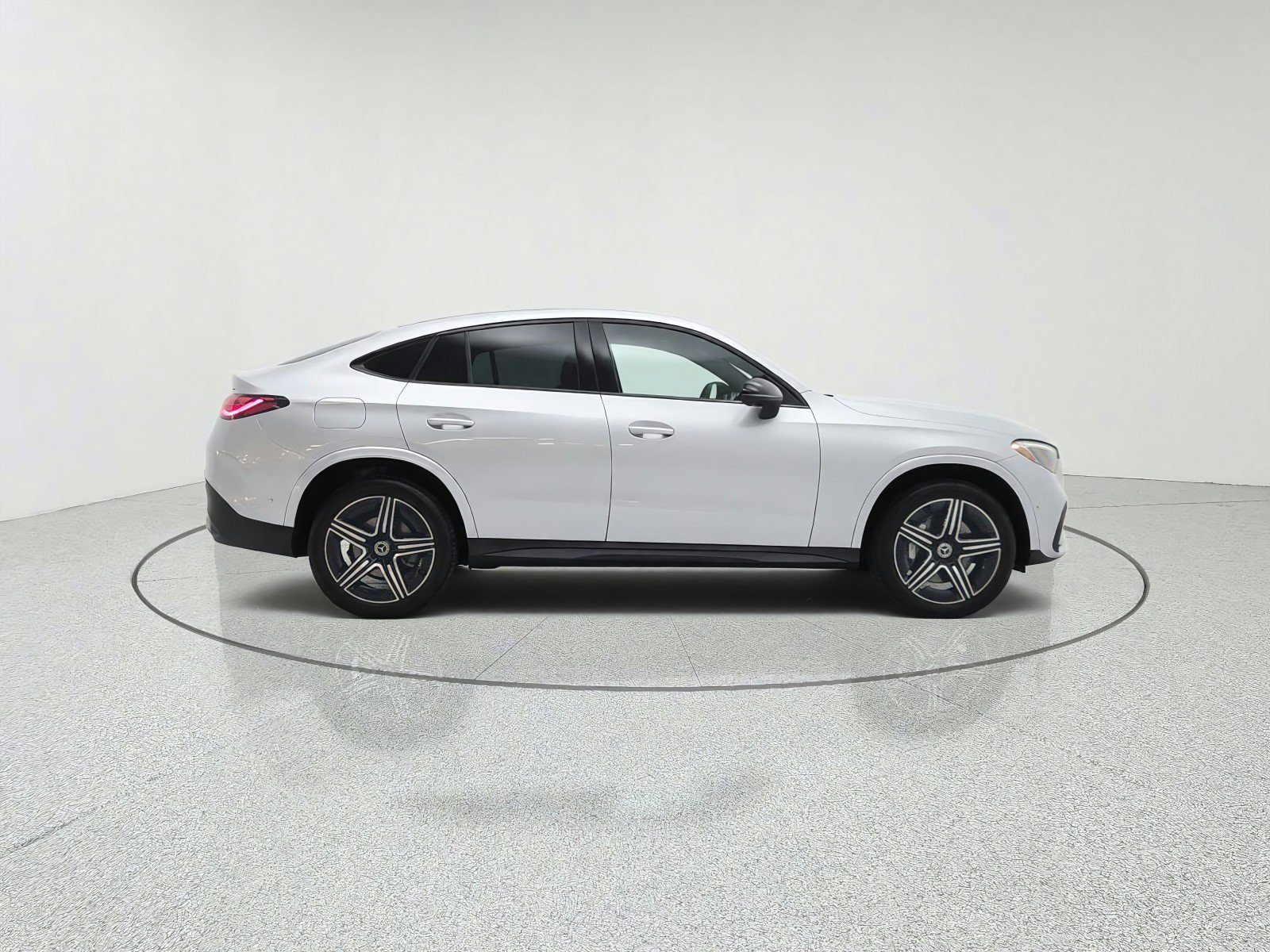 Used 2024 Mercedes-Benz GLC 300 4MATIC image 4