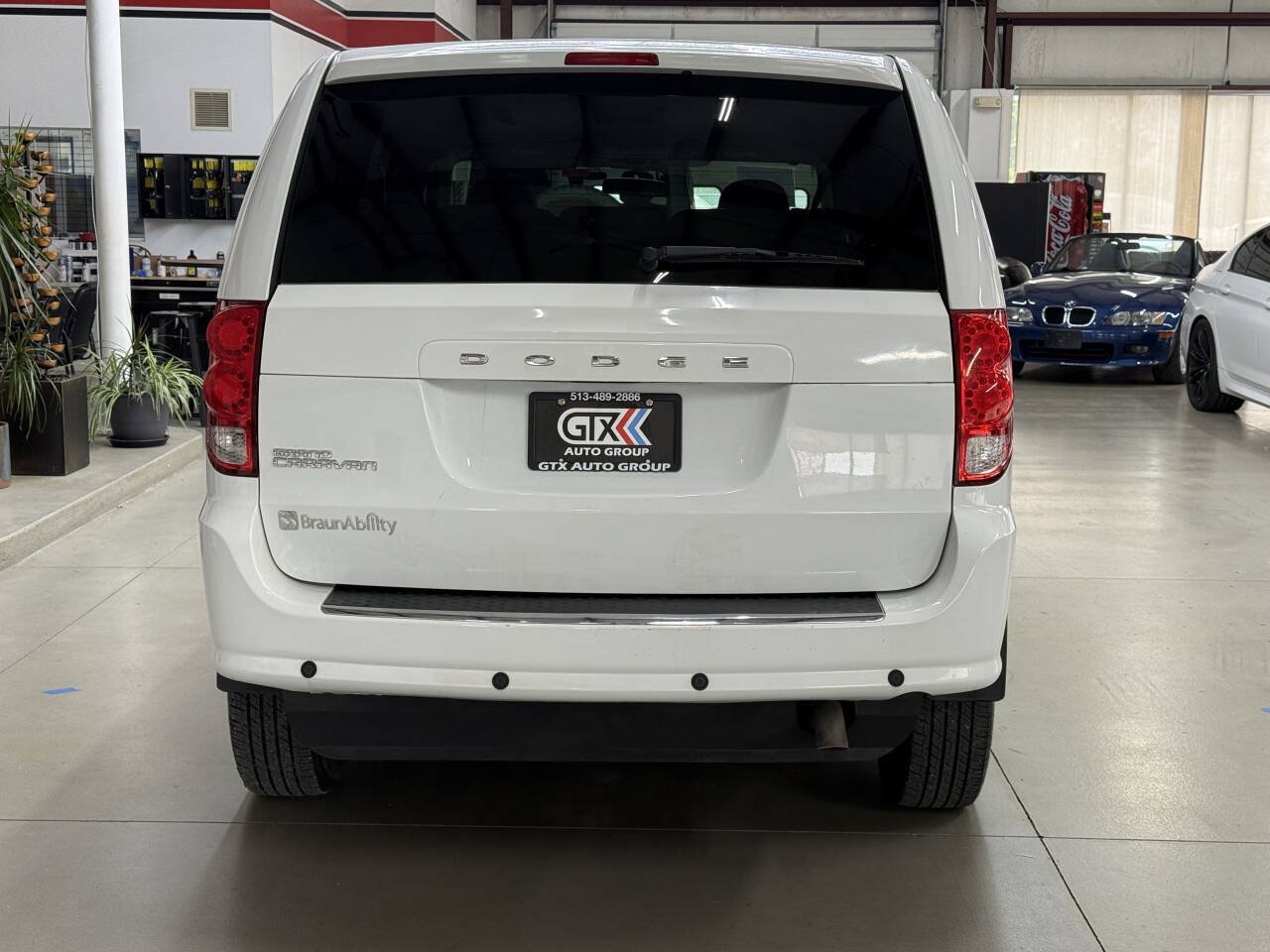 Used 2015 Dodge Grand Caravan SE w/ Quick Order Package 29E SE FWD image 3