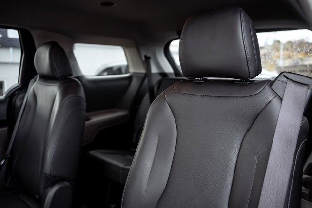 Used 2025 Kia Carnival LXS image 24