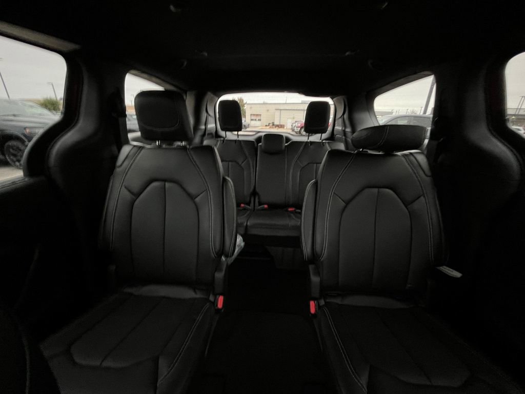 New 2026 Chrysler Pacifica Select image 5