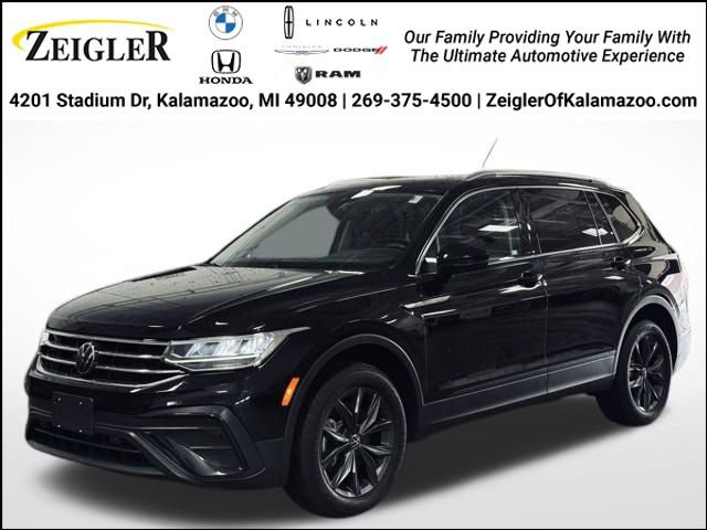 Used 2022 Volkswagen Tiguan SE w/ Panoramic Sunroof Package image 1