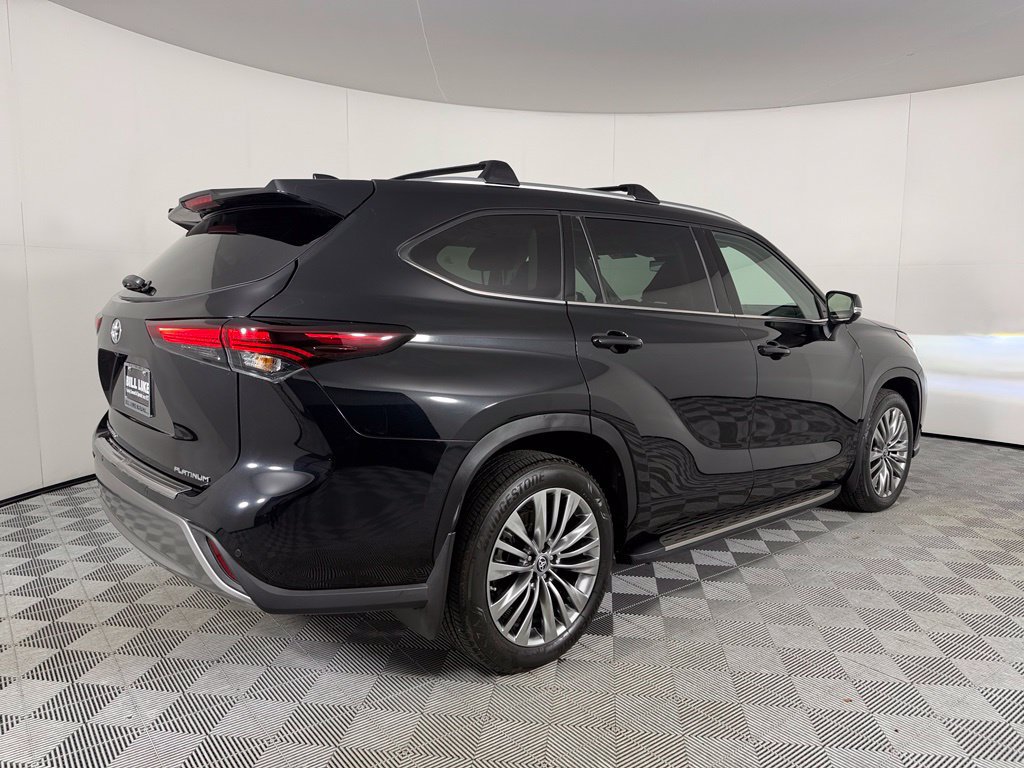 Used 2024 Toyota Highlander Platinum FWD image 9