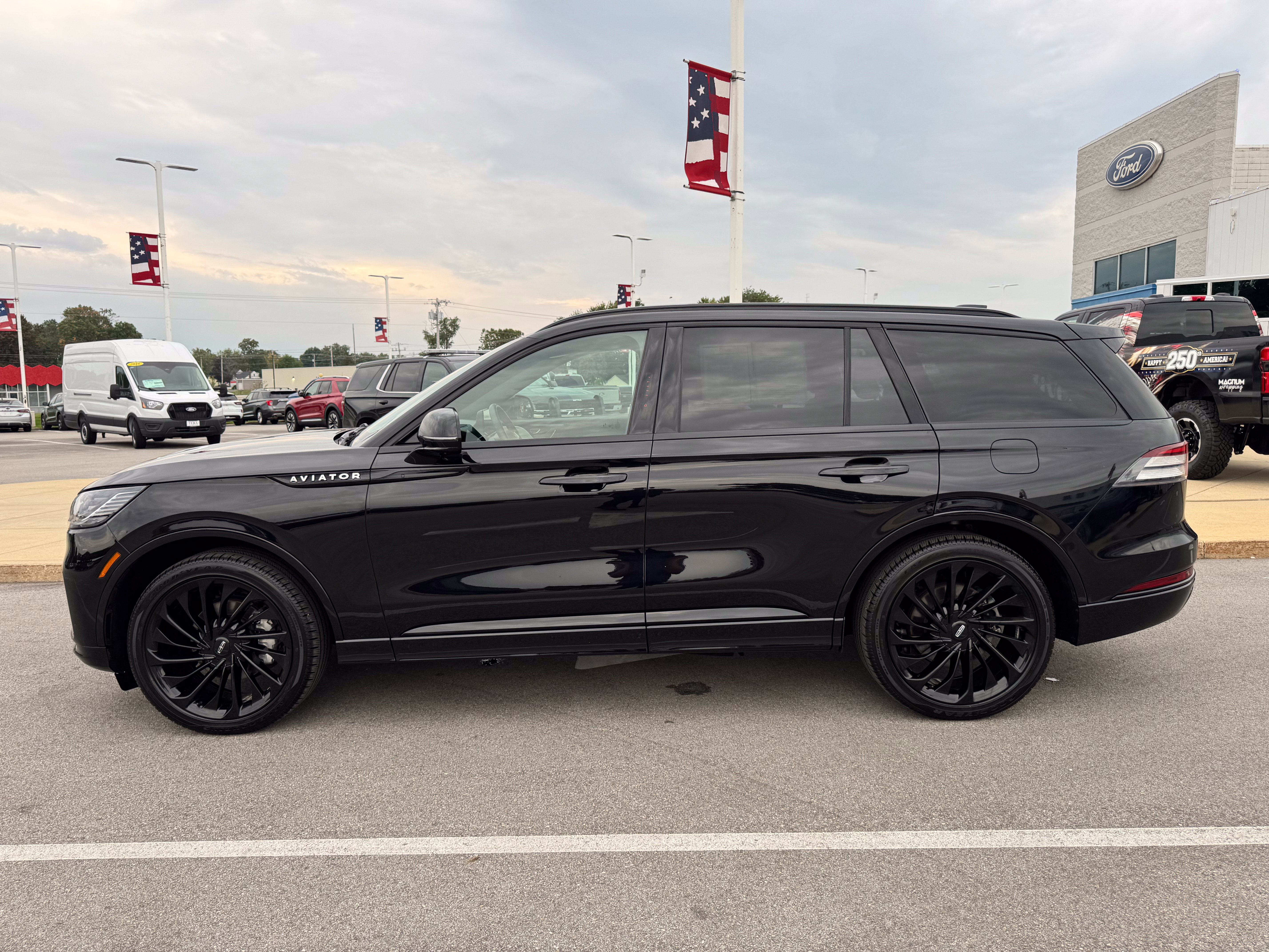 Used 2026 Lincoln Aviator Reserve AWD/4WD image 4