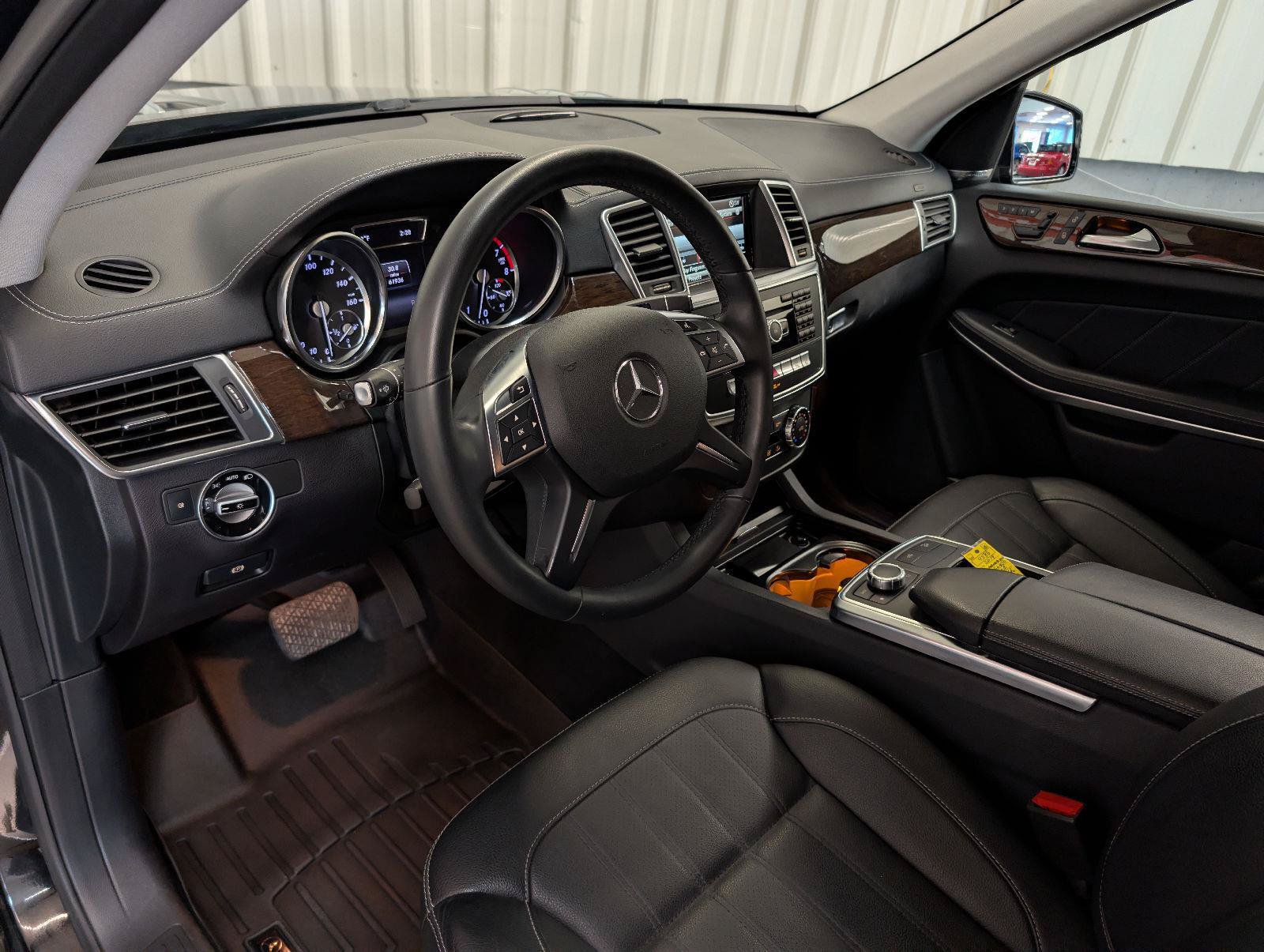 Used 2014 Mercedes-Benz GL 450 4MATIC image 3