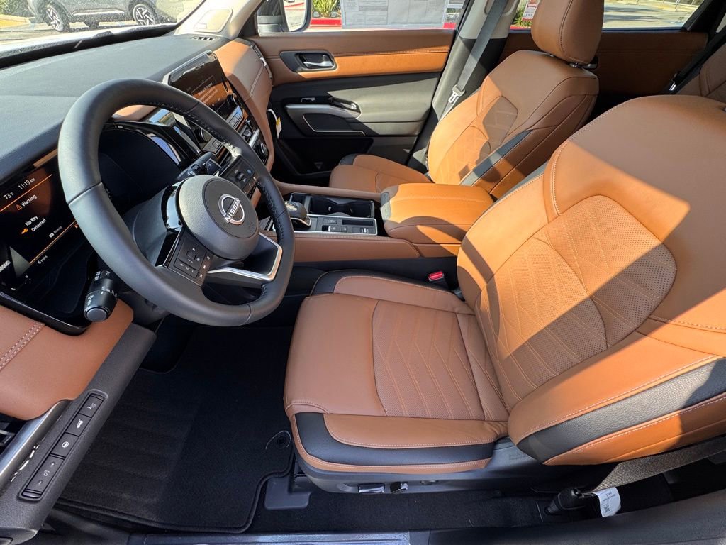 New 2025 Nissan Pathfinder Platinum image 9