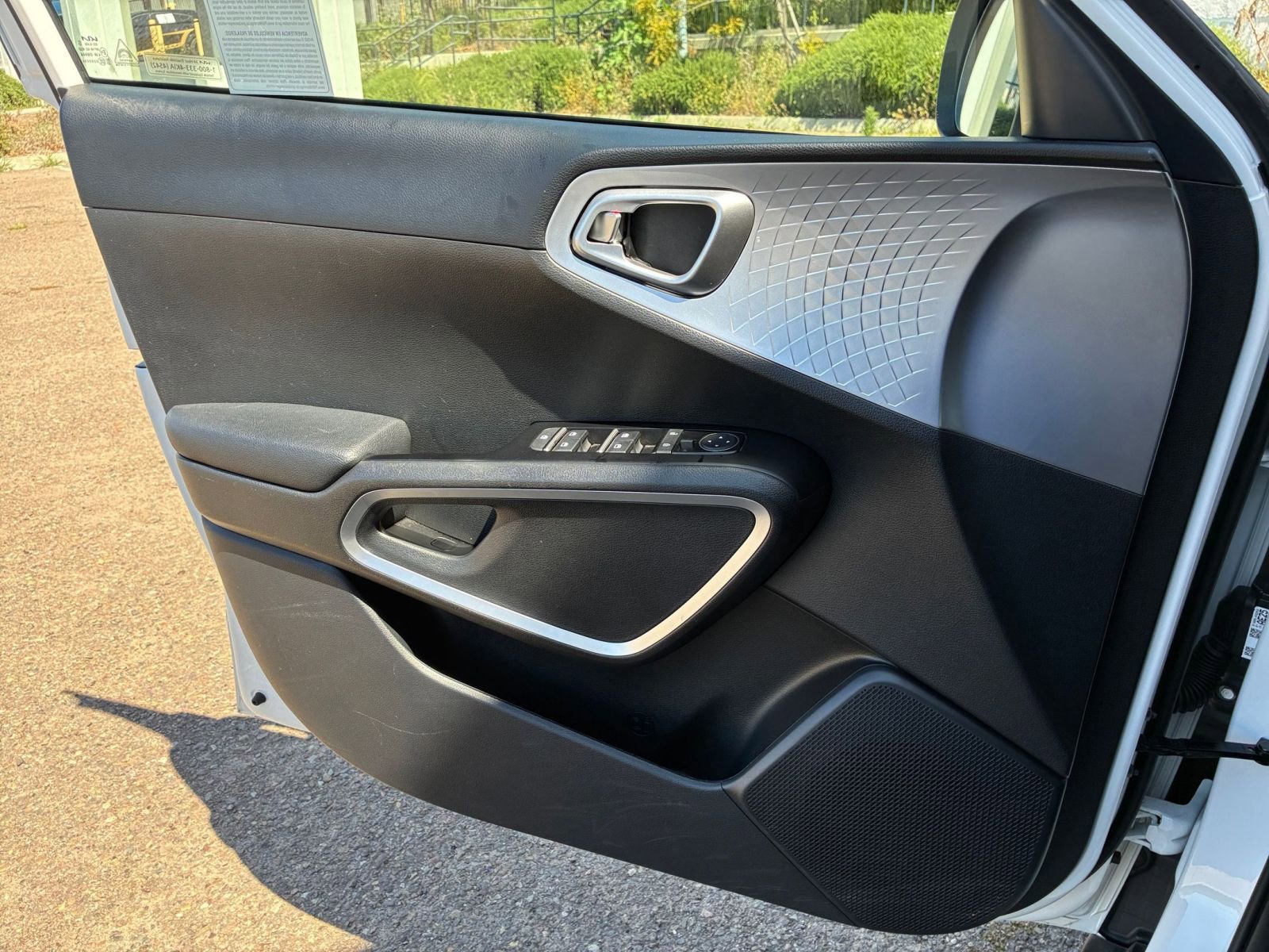 Used 2025 Kia Soul LX w/ LX Technology Package image 18