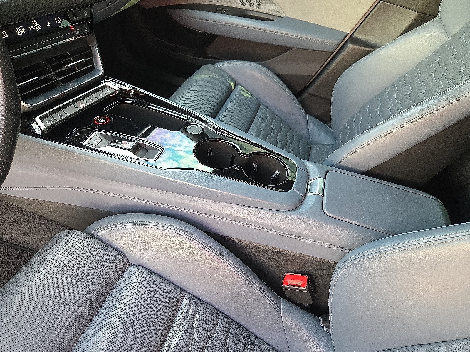 Used 2023 Audi RS e-tron GT w/ Carbon Performance Package AWD/4WD image 10