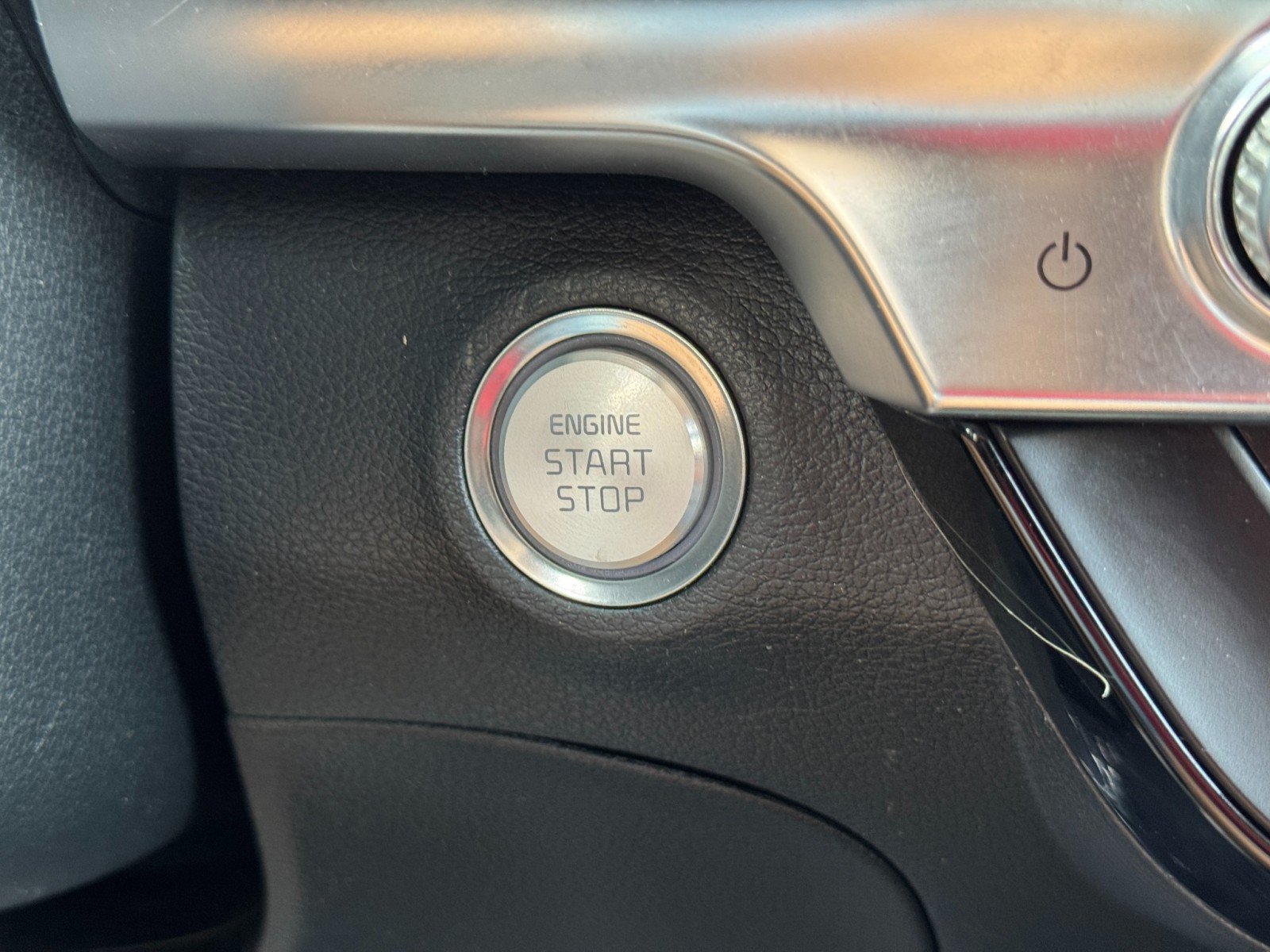Used 2020 Kia Telluride SX w/ Towing Package FWD image 23