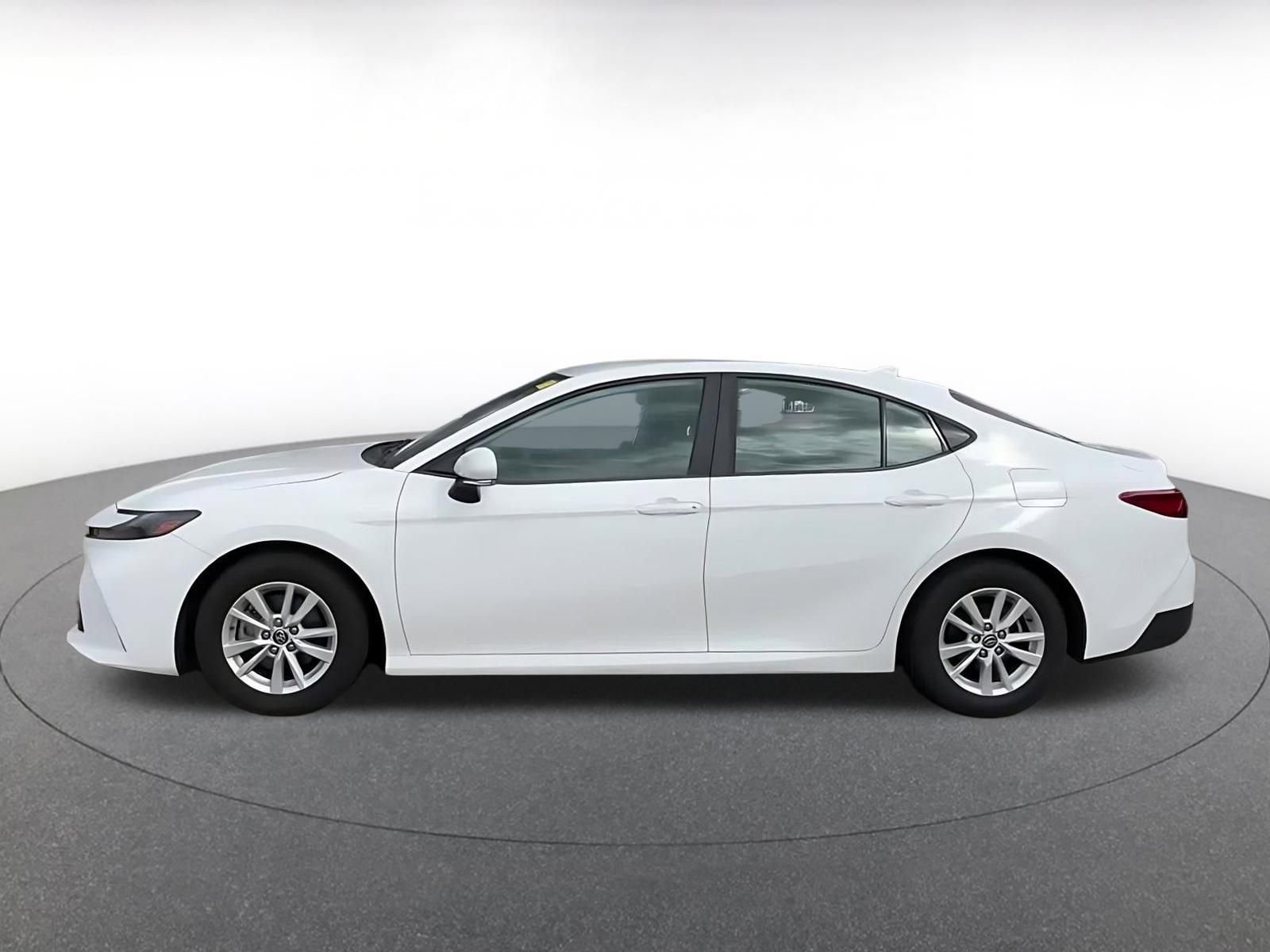 Used 2025 Toyota Camry LE image 10