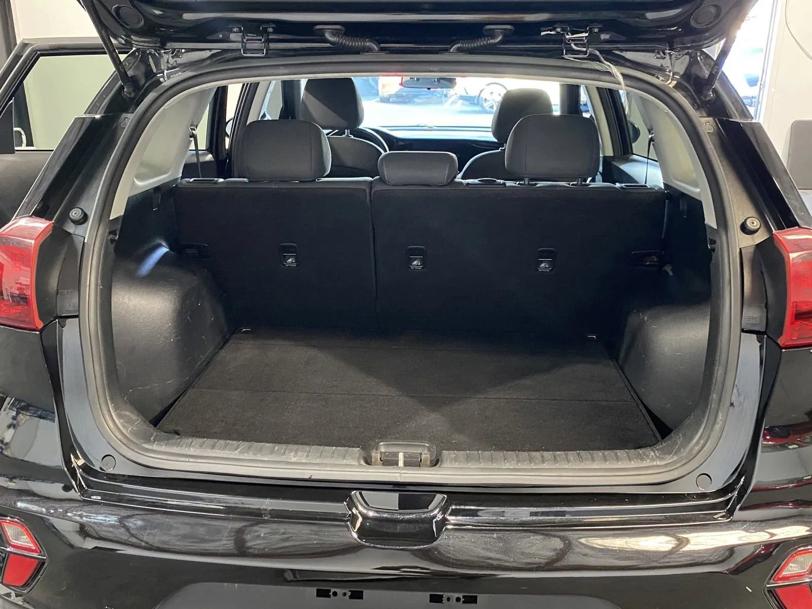 Used 2022 Kia Niro LXS image 8